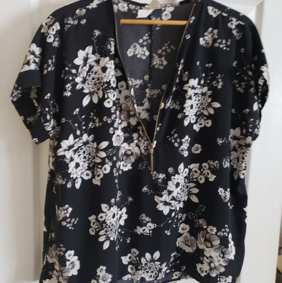 Bubble B. USA floral top - Picture 2 of 4